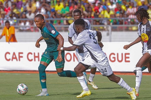 حافظ على آماله.. يانج أفريكانز يكسر فرحة حارس مازيمبي في دوري أبطال أفريقيا